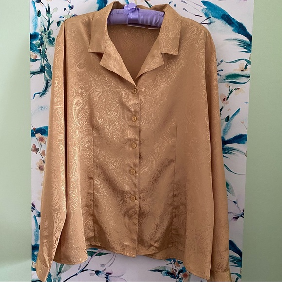 ✨SOLD!✨ vintage gold blouse - Picture 6 of 10